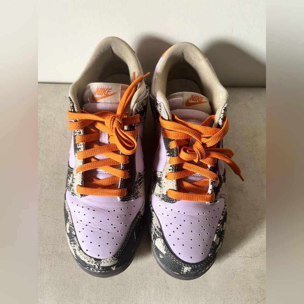 Nike mens nike low dunk retro Sneakers - Orange and Lavender 8.5